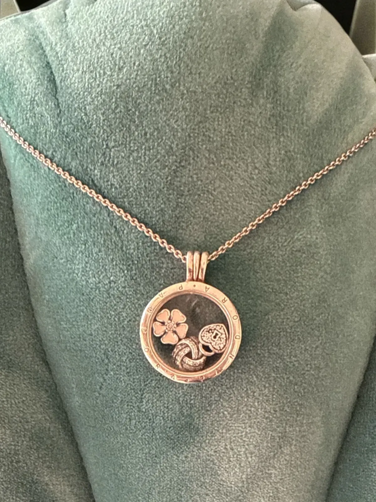8219834946086-cjy4z1b7o9v5n4kofhy0i-Pandora-Floating-locket-2 thumbnail image