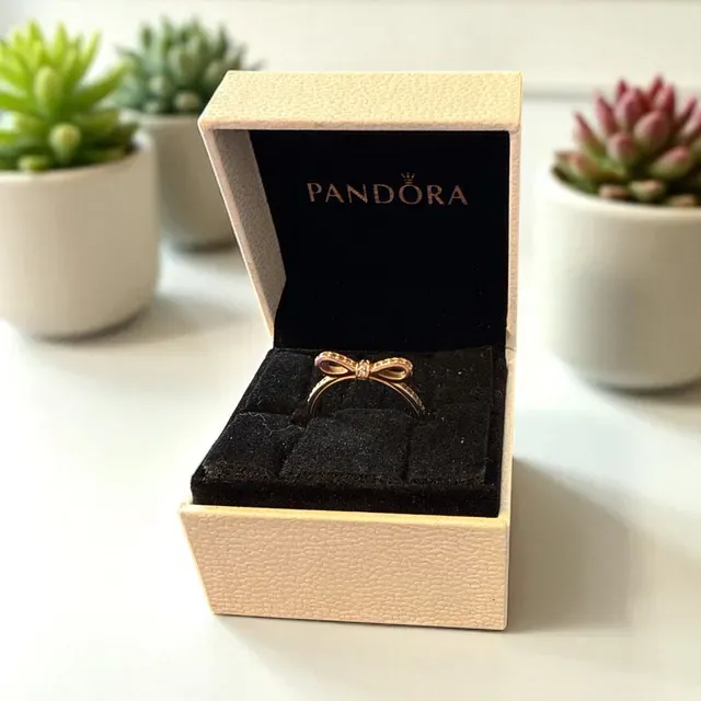 8228580925839-du1x3drxibvyhc5wd22v6-PandoraR-T-Bow-Ring1 thumbnail image