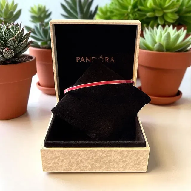 8228589503718-433woj0qwg1b7term60be9-PandoraRadiantBangle2 thumbnail image