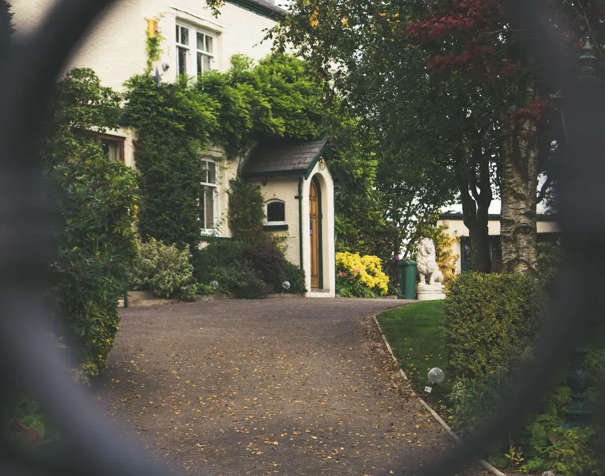 Exterior window cleaning image background image