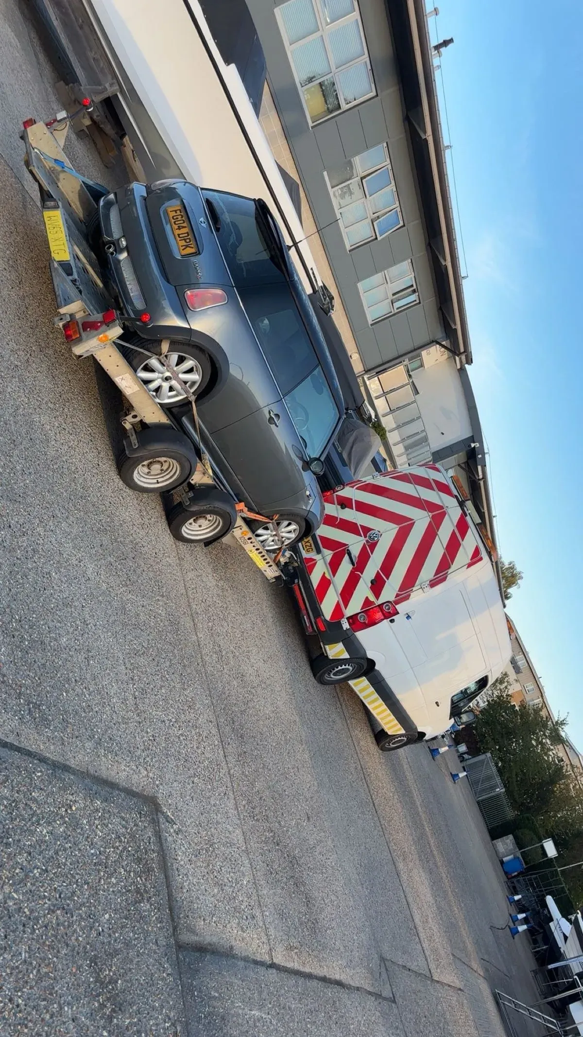 Long-distance towing image background image
