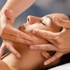 Natural Facelift Massage image background image