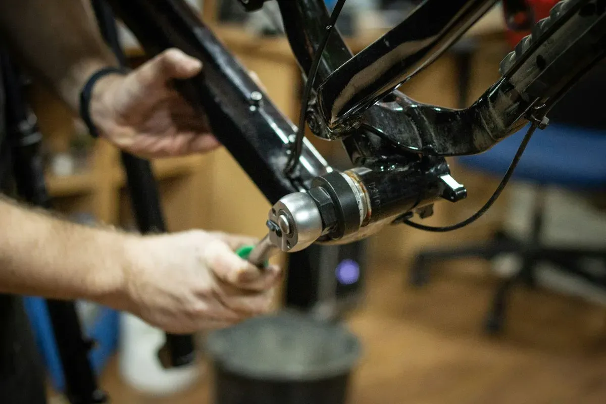 bike mechanic image