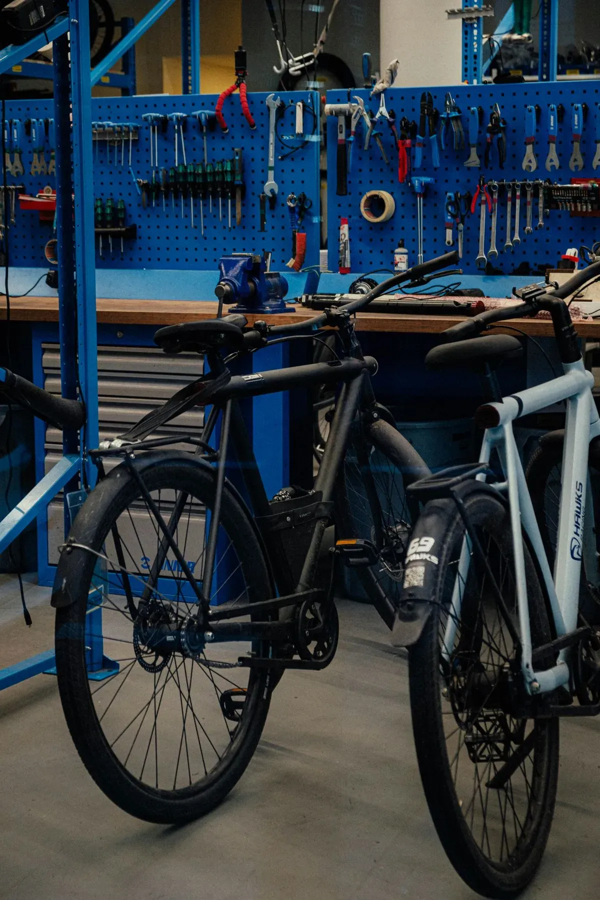 Bike servicing and maintenance image background image