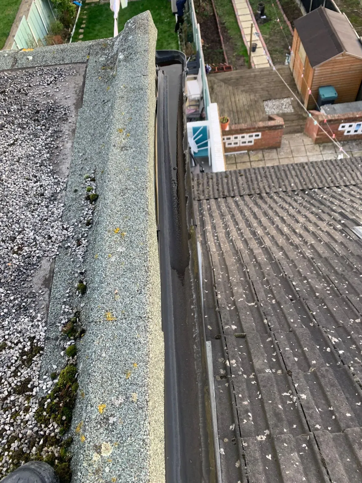 Gutter cleaning image background image