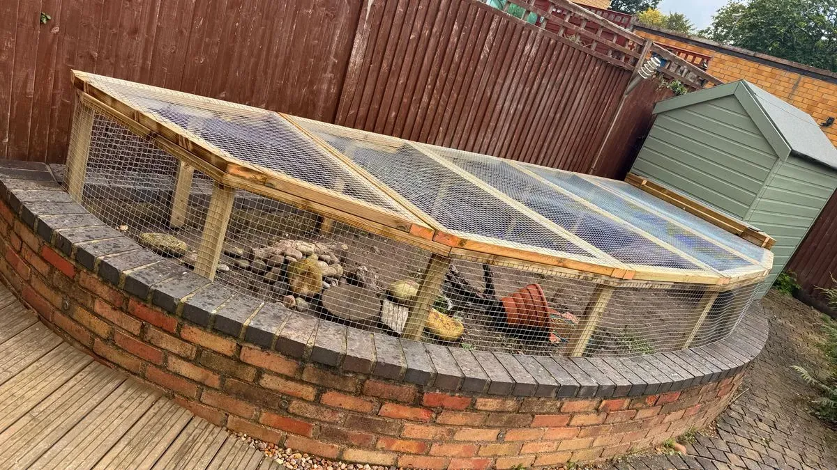 Pet Enclosure Installer image background image