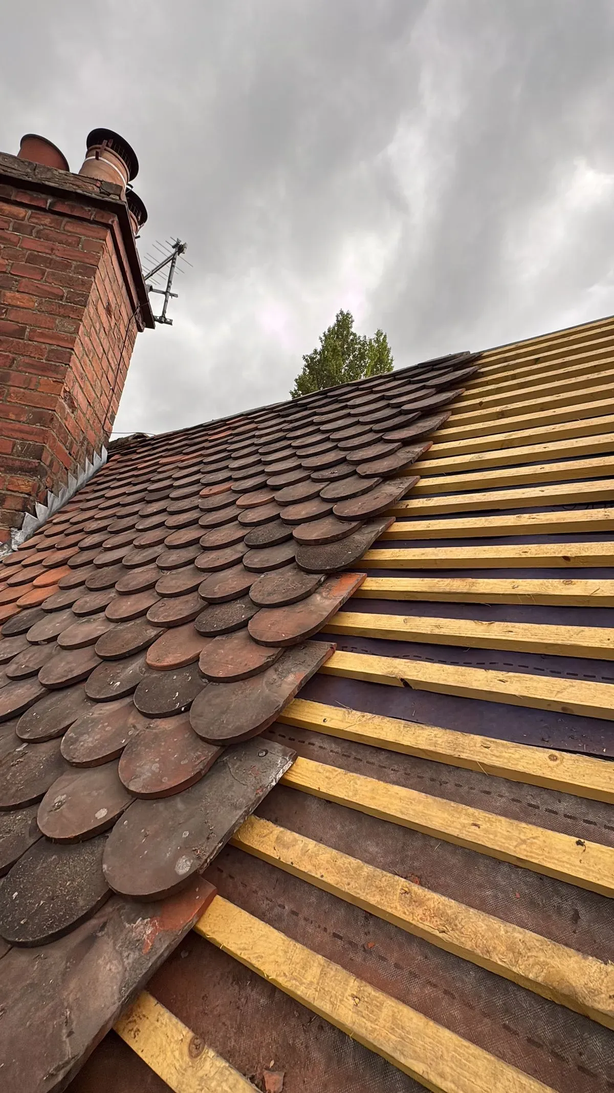 Roof replacements image background image