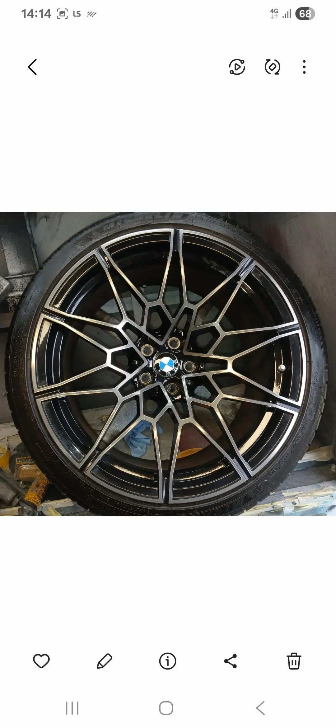Alloy wheel refurbishment image background image