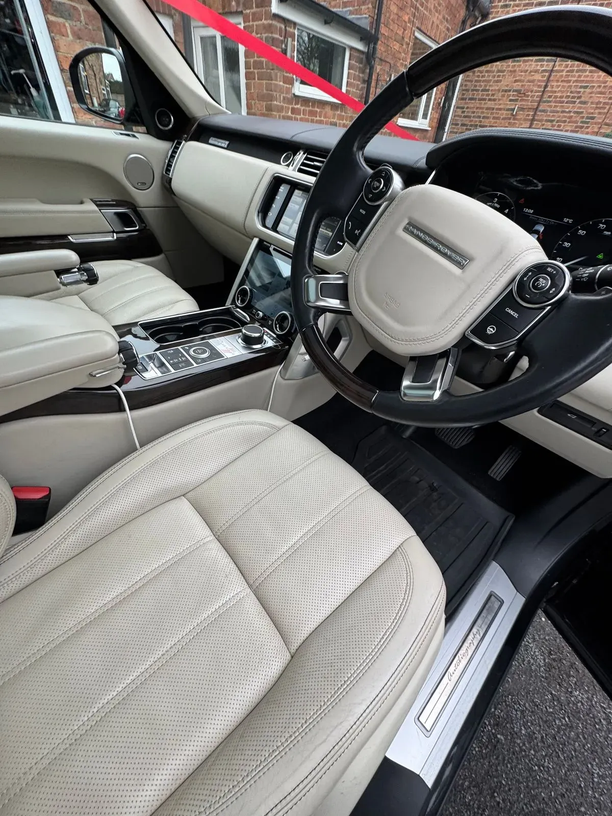 Luxury wedding car hire image background image