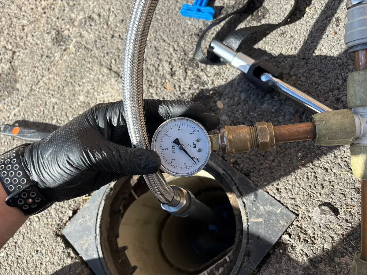 Pressurised Pipe Testing image background image
