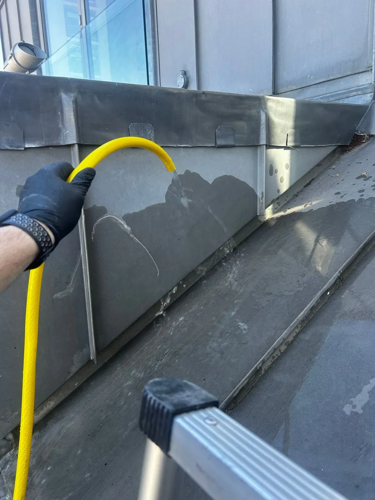 Flat roof leak detection image background image