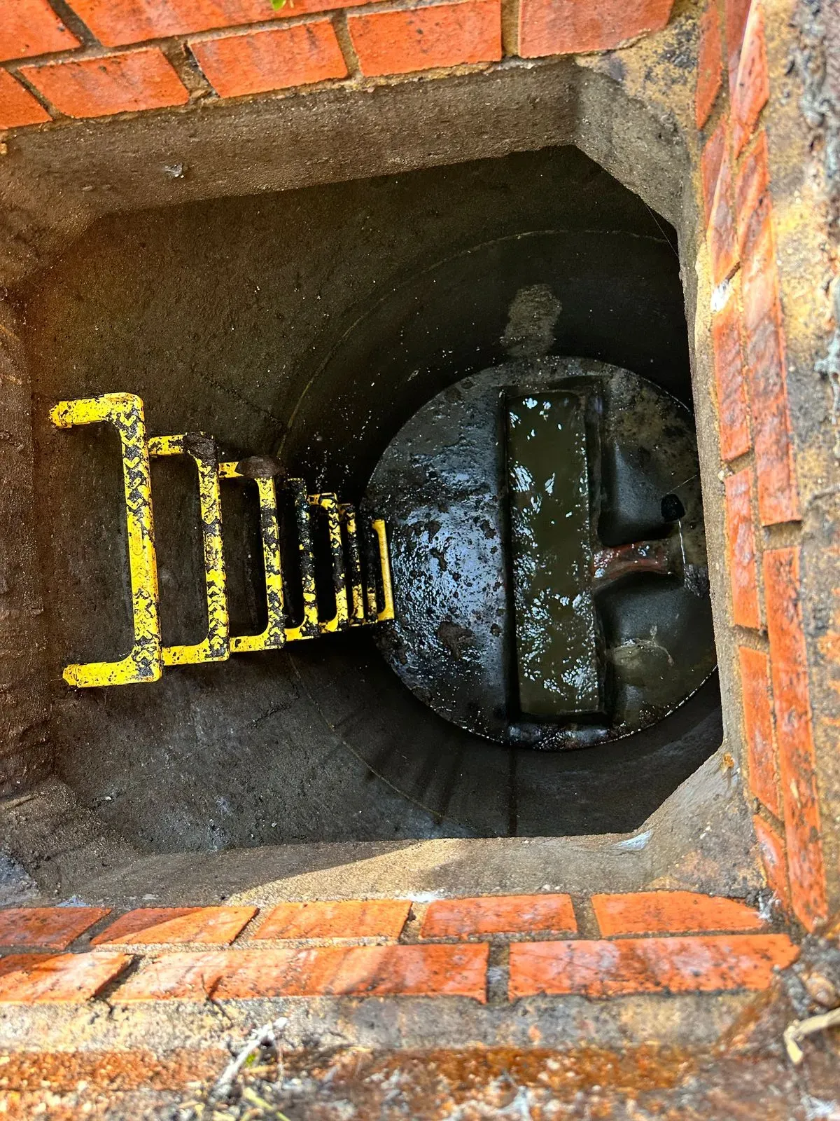 Emergency drainage services image background image