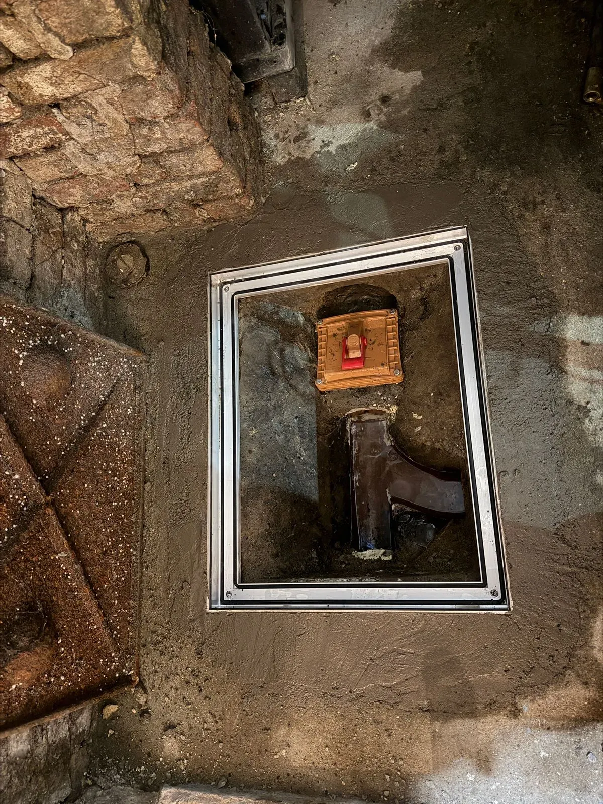 Blocked drain clearance image background image