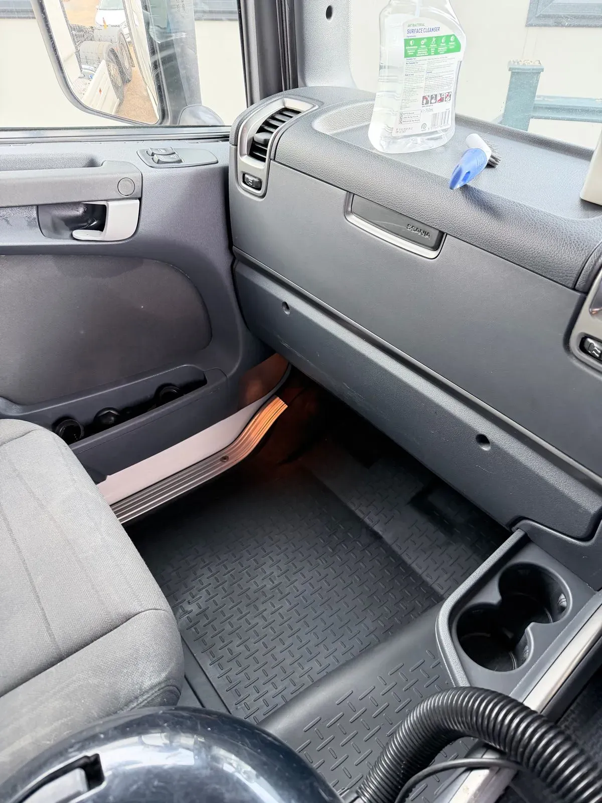Lorry cab cleaning image background image