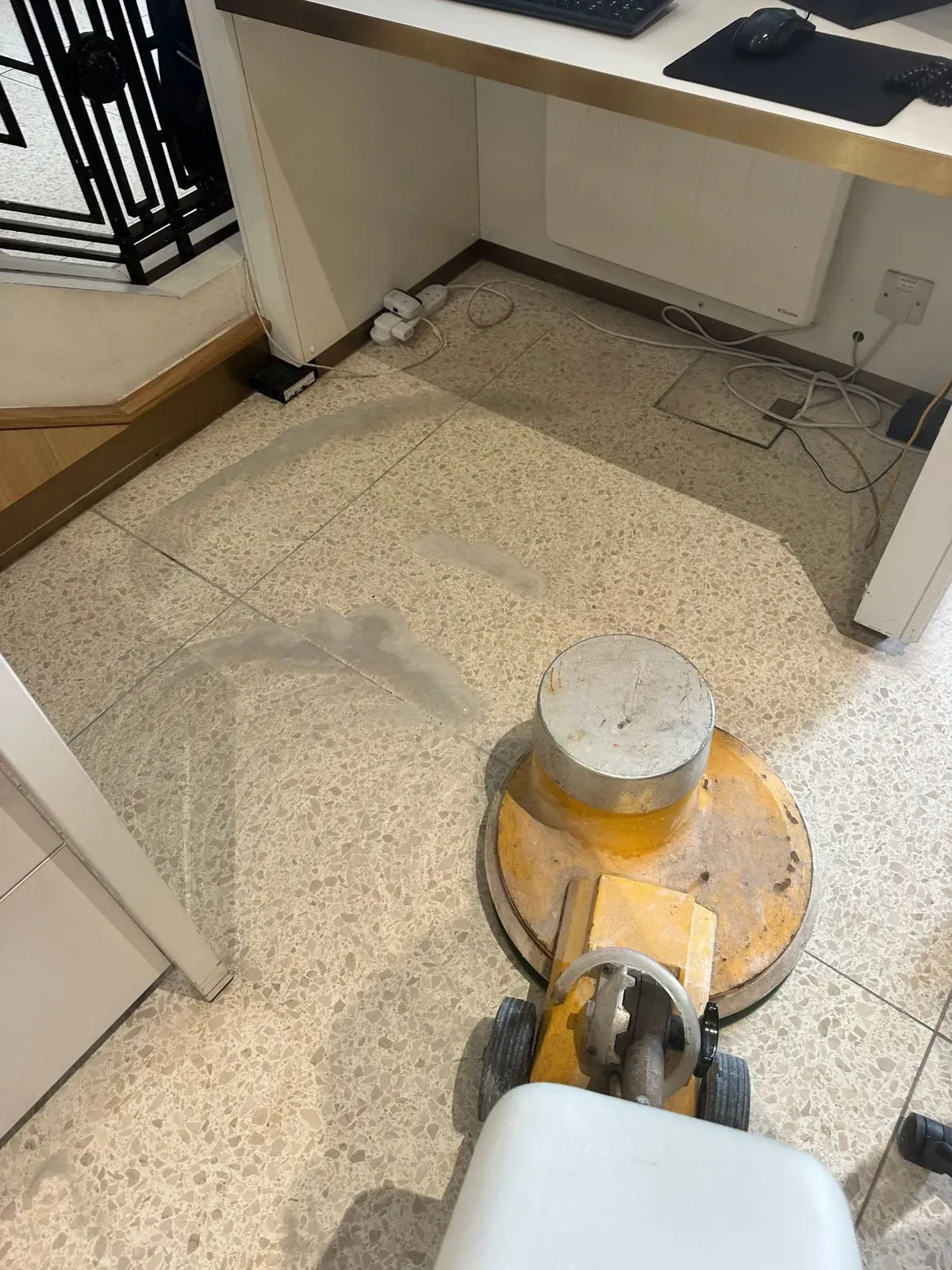 Before and after photos of carpet cleaning in Mayfair