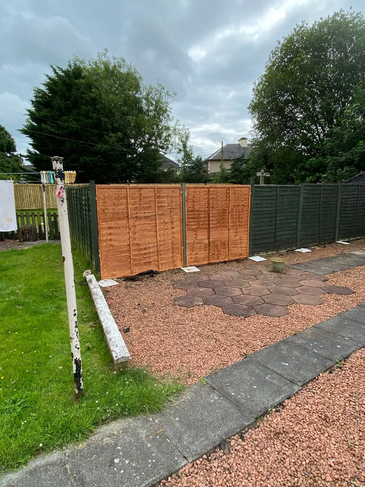 Fence maintenance image background image