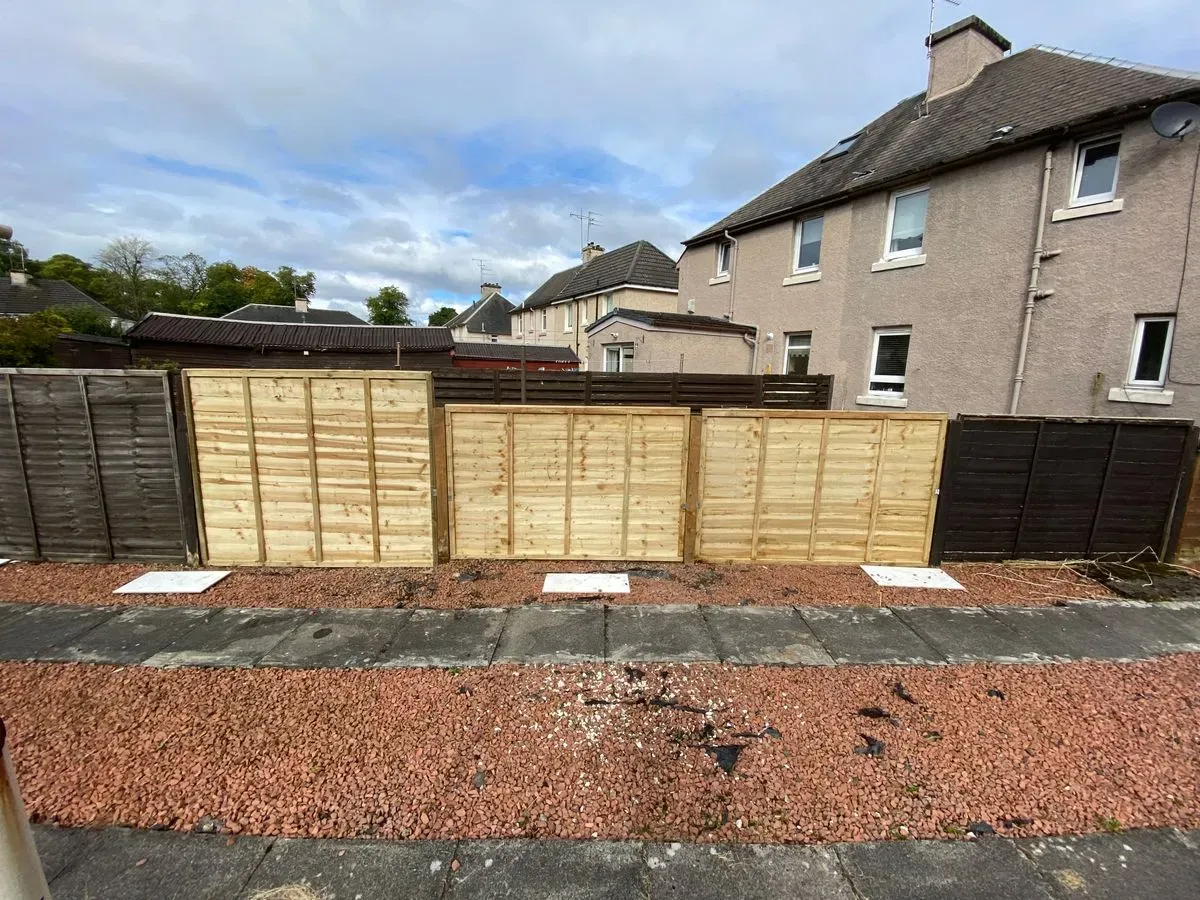 Fence maintenance image