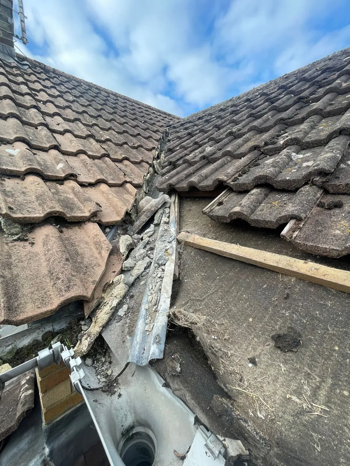 Emergency roof repairs image