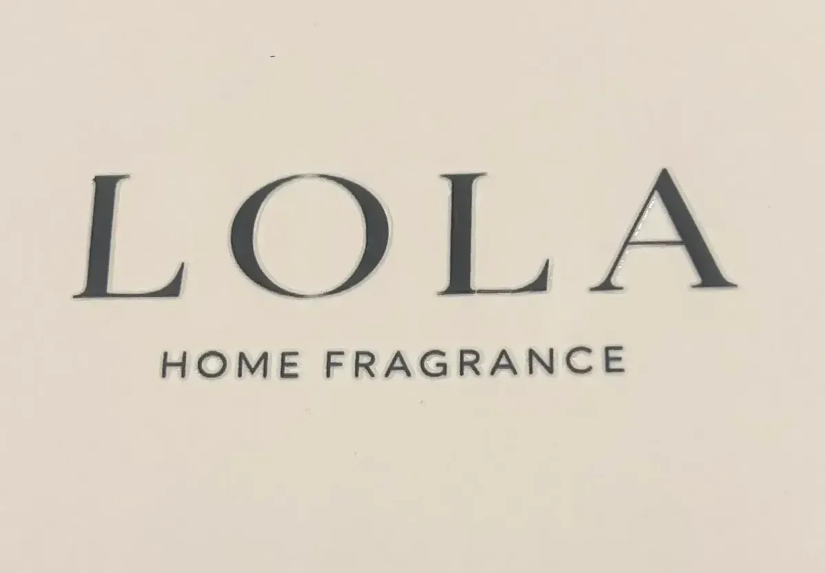 Made with Lola  logo