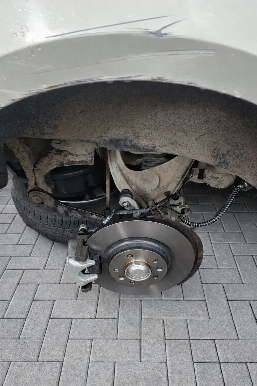 Brake inspection and replacement image background image