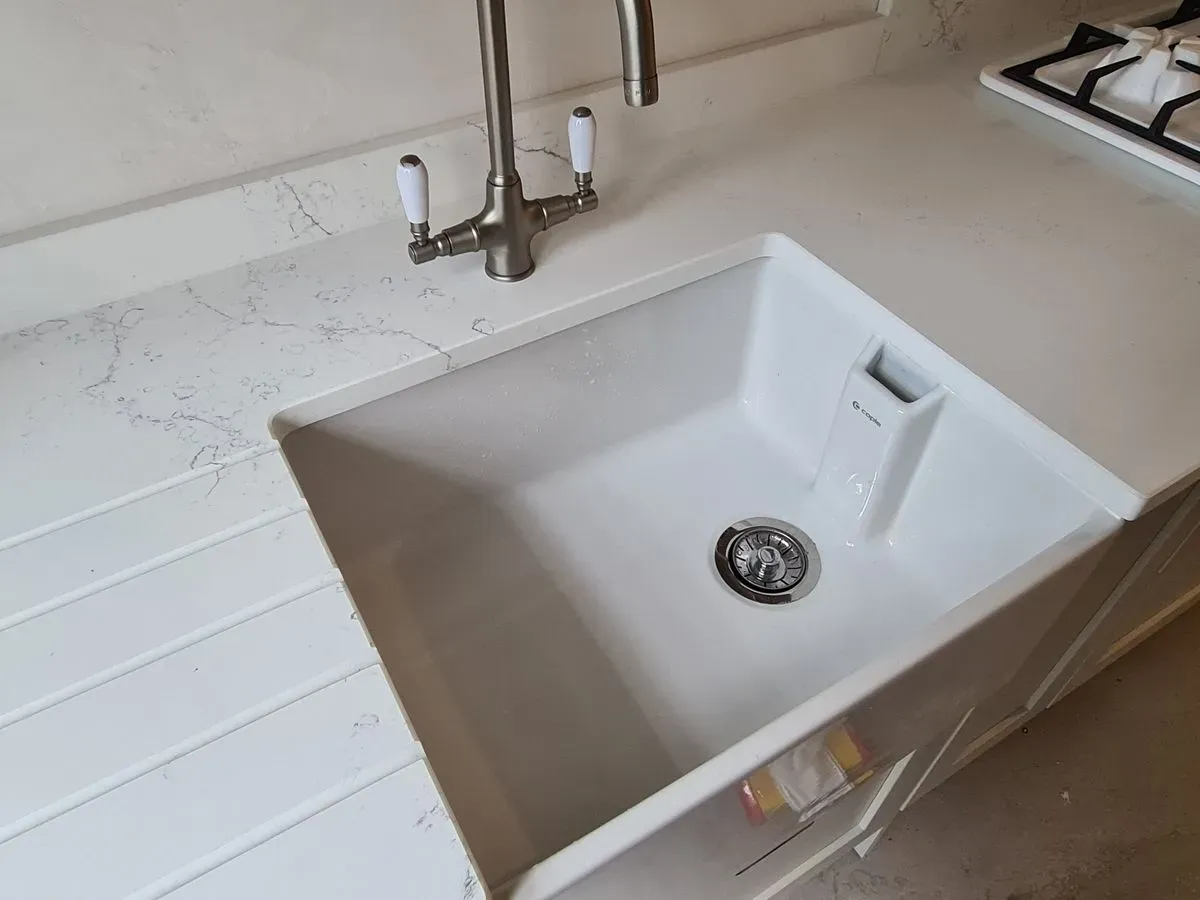 Kitchen plumbing image background image