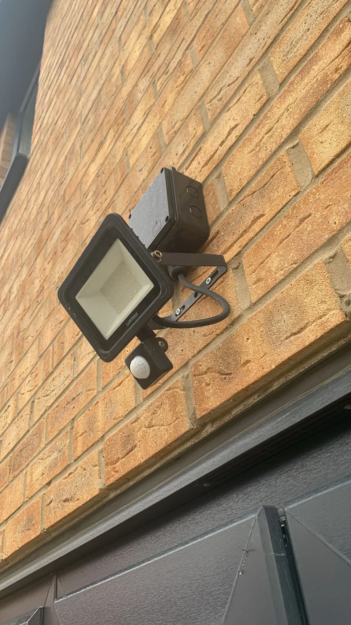 Landlord electrical maintenance image background image