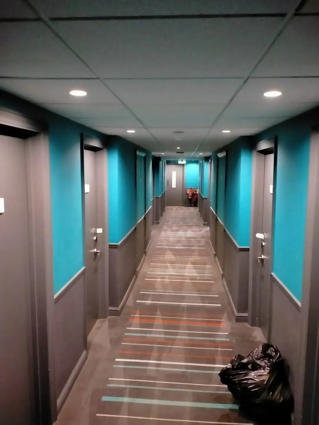 Commercial carpet cleaning image background image