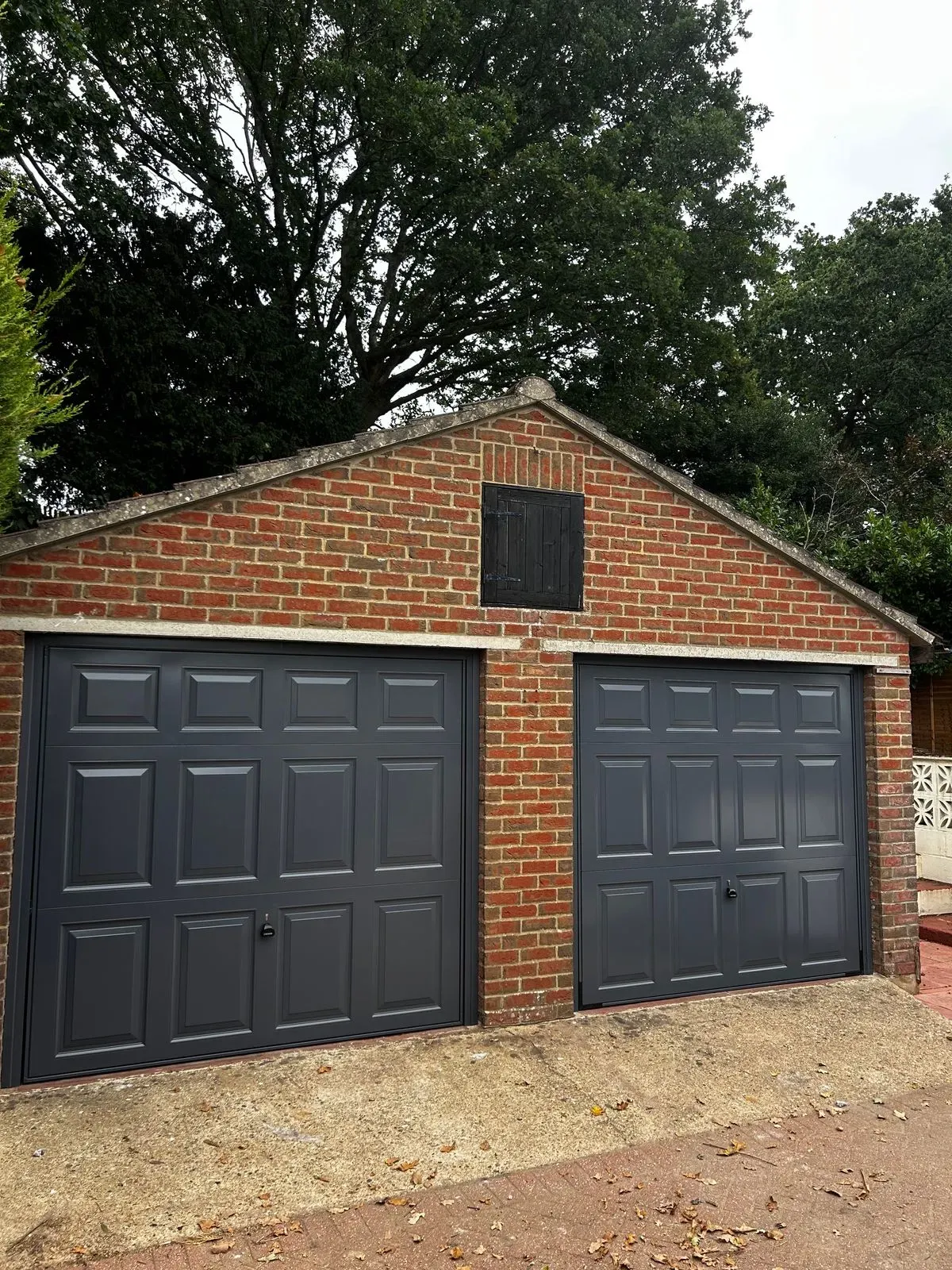 Garage Doors image background image