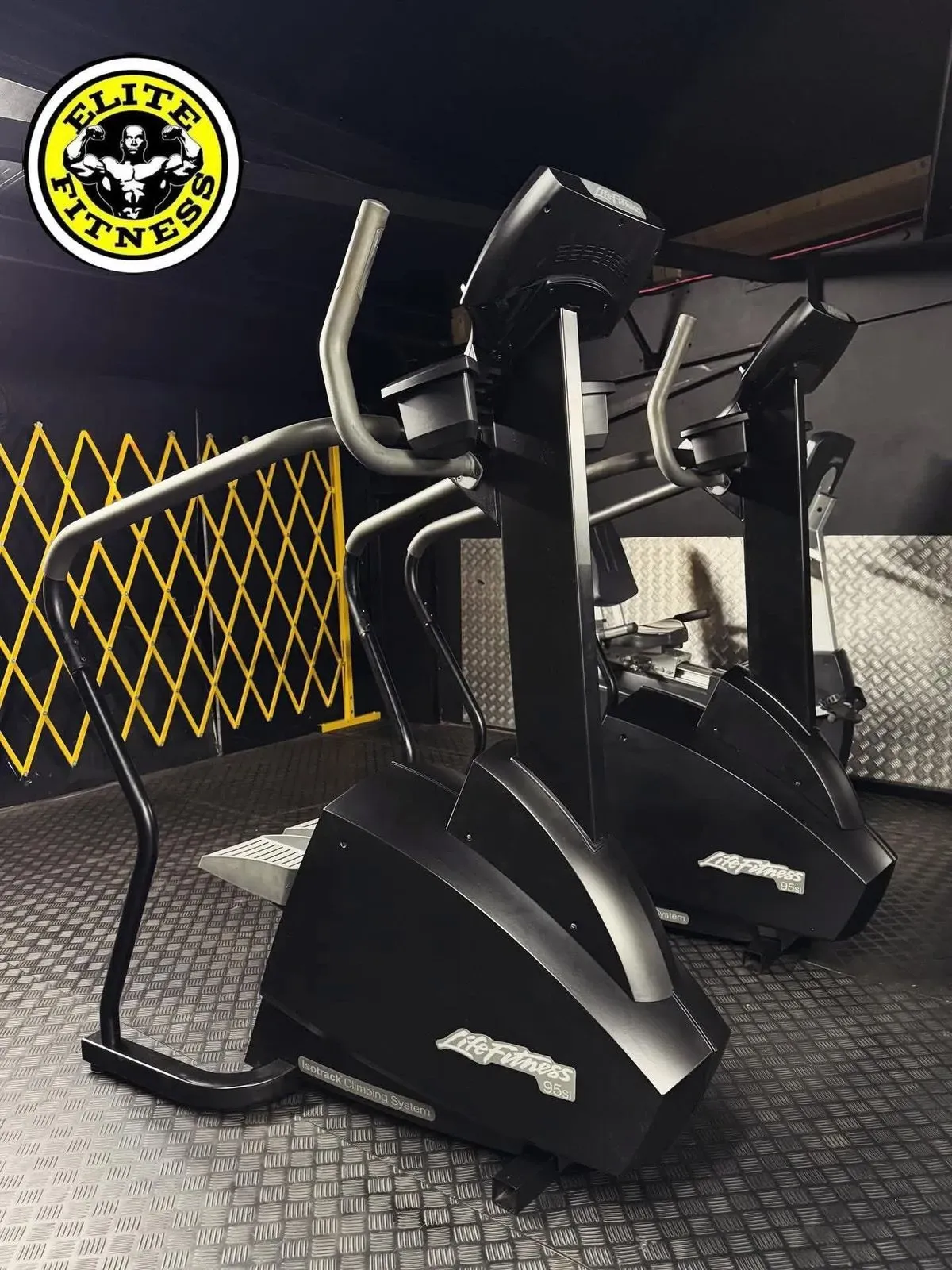 Spray painting for commercial properties image background image