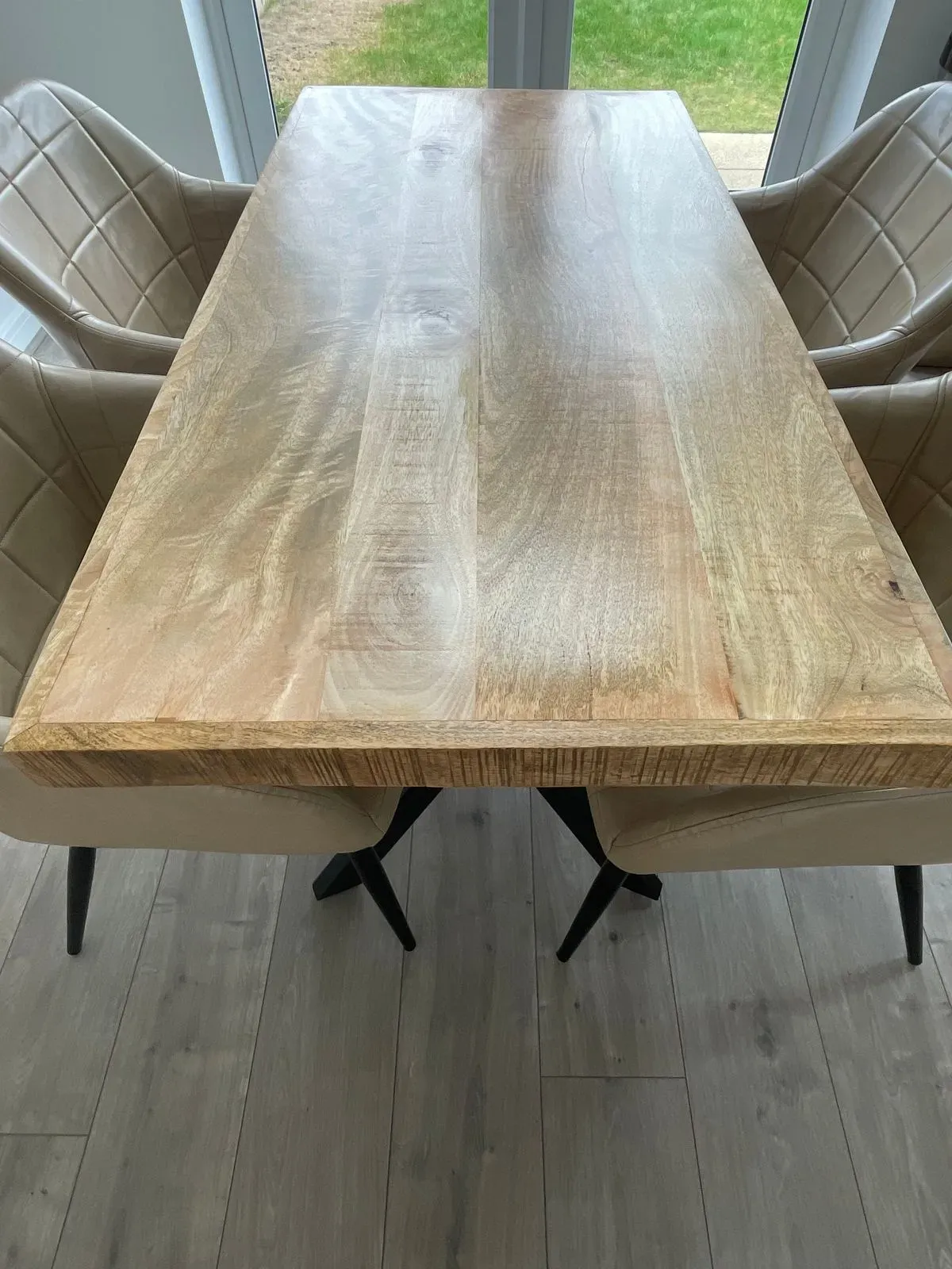 Furniture spray finishing image background image