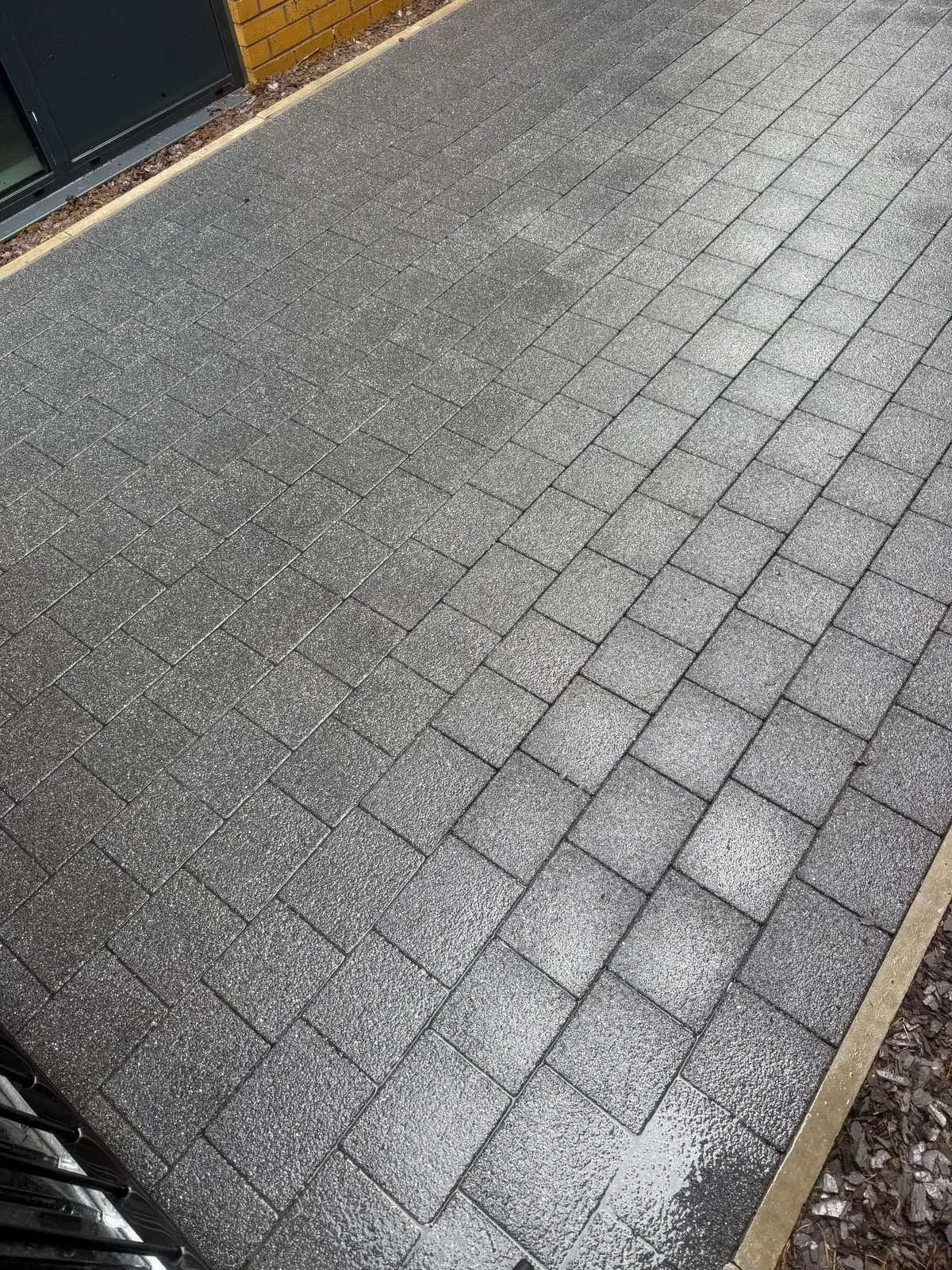 Driveway cleaning image background image