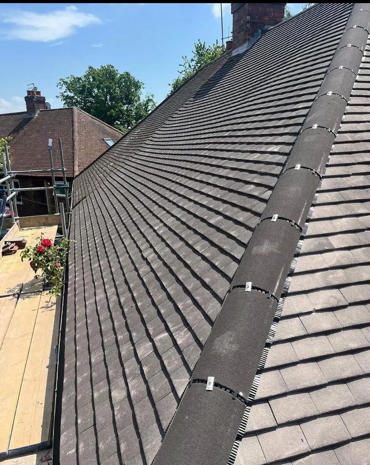 Roof repair image background image