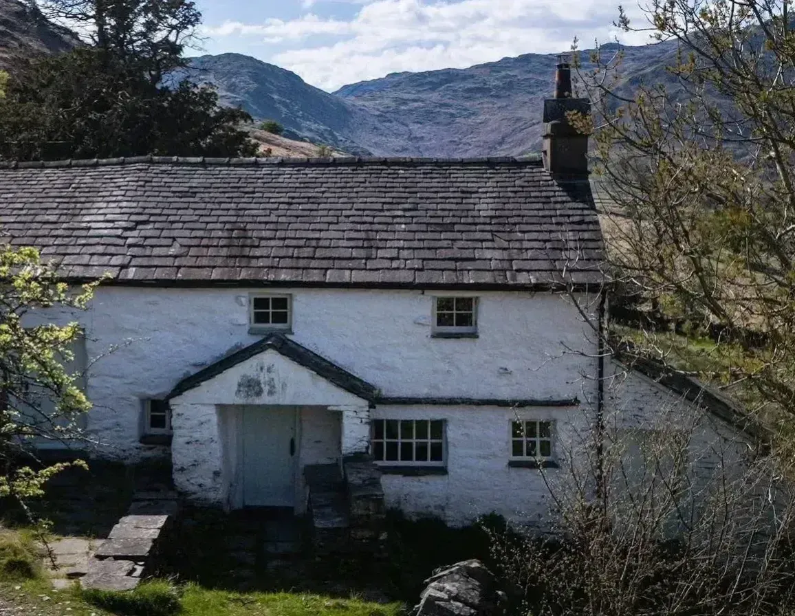Walking trail leading from the cottage in Lake District