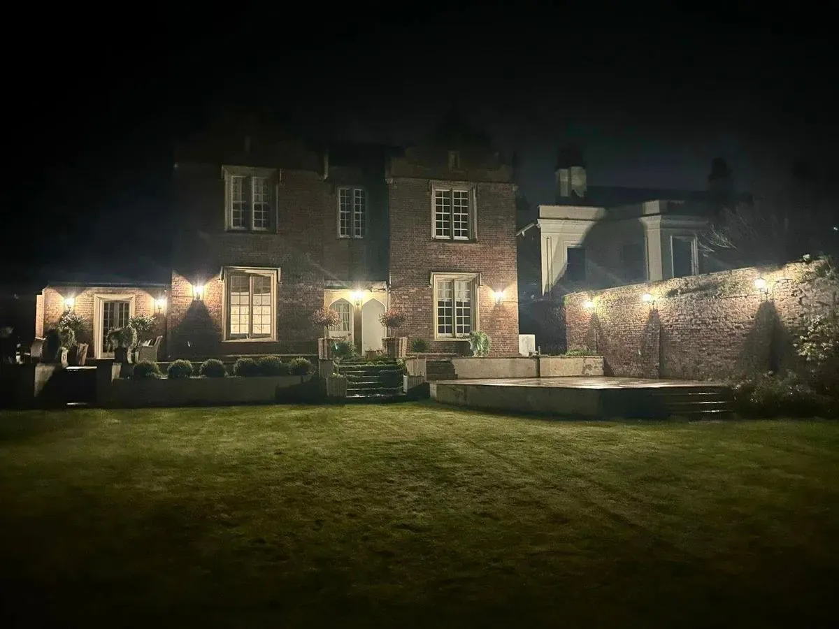 Descriptive text for the image