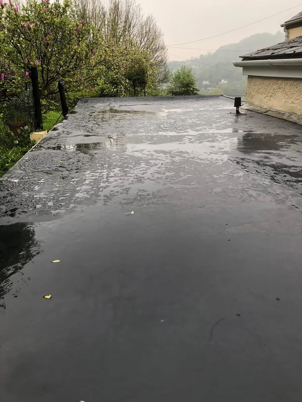 Flat roof repair image background image
