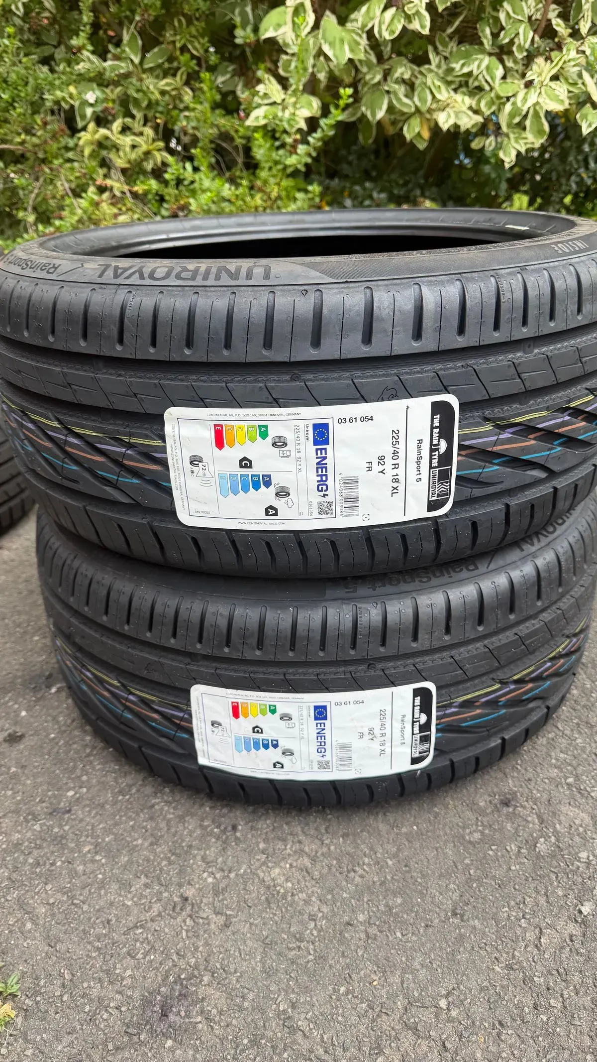 Seasonal Tyres image background image