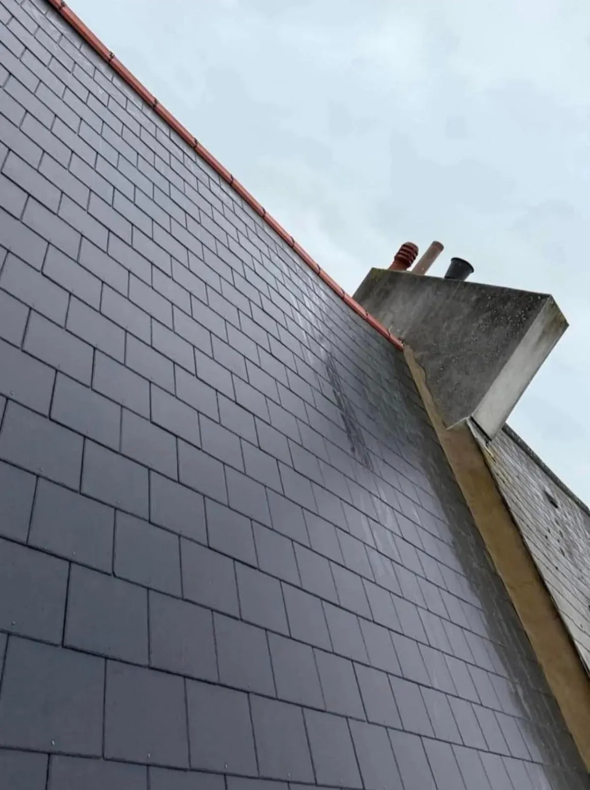 Emergency roof repairs image background image