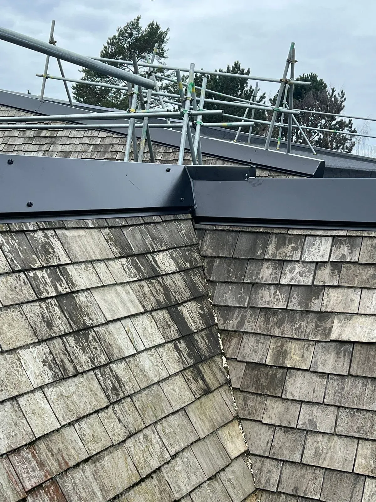 Roof repair image background image