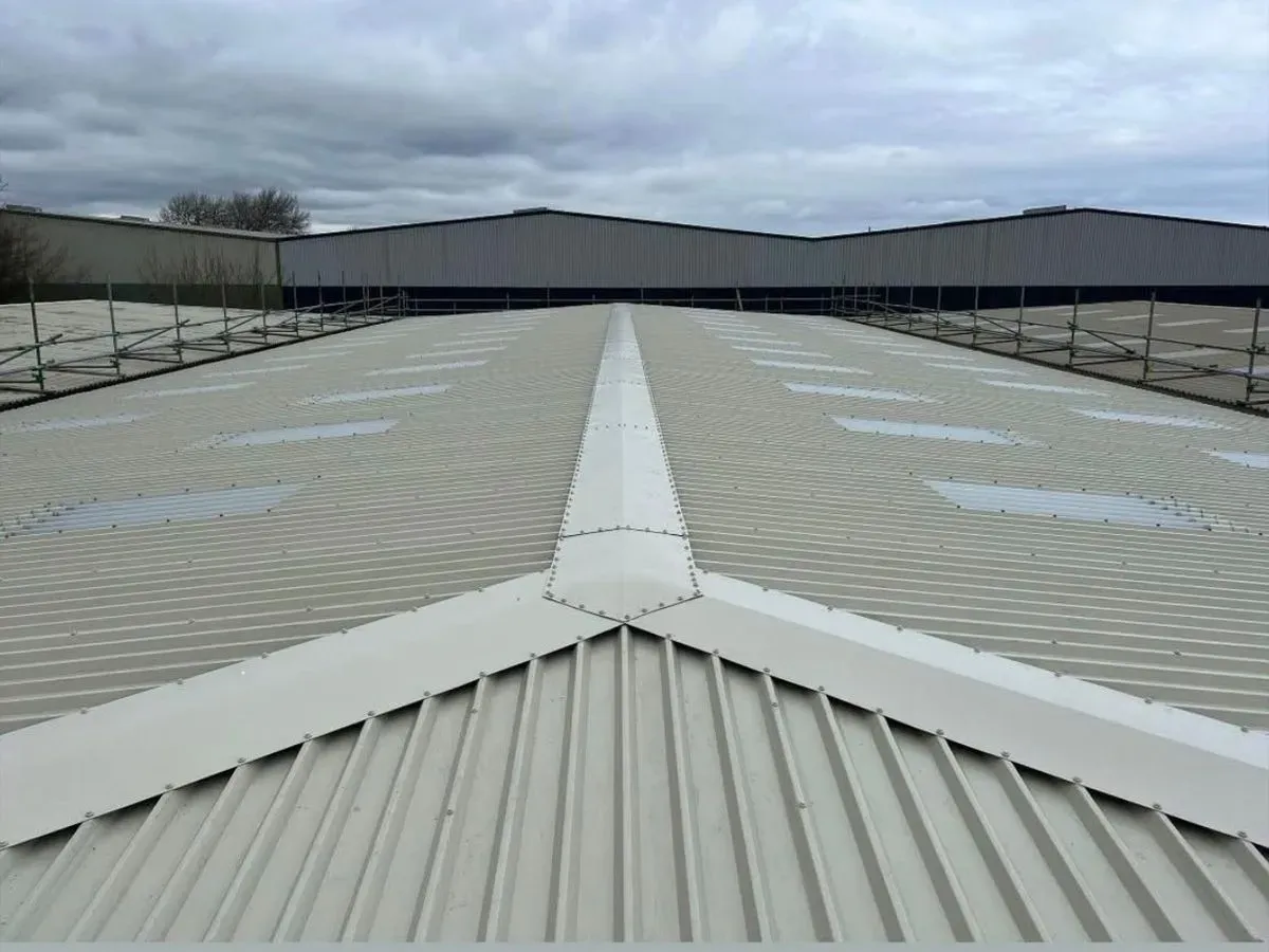 Roof replacement image background image