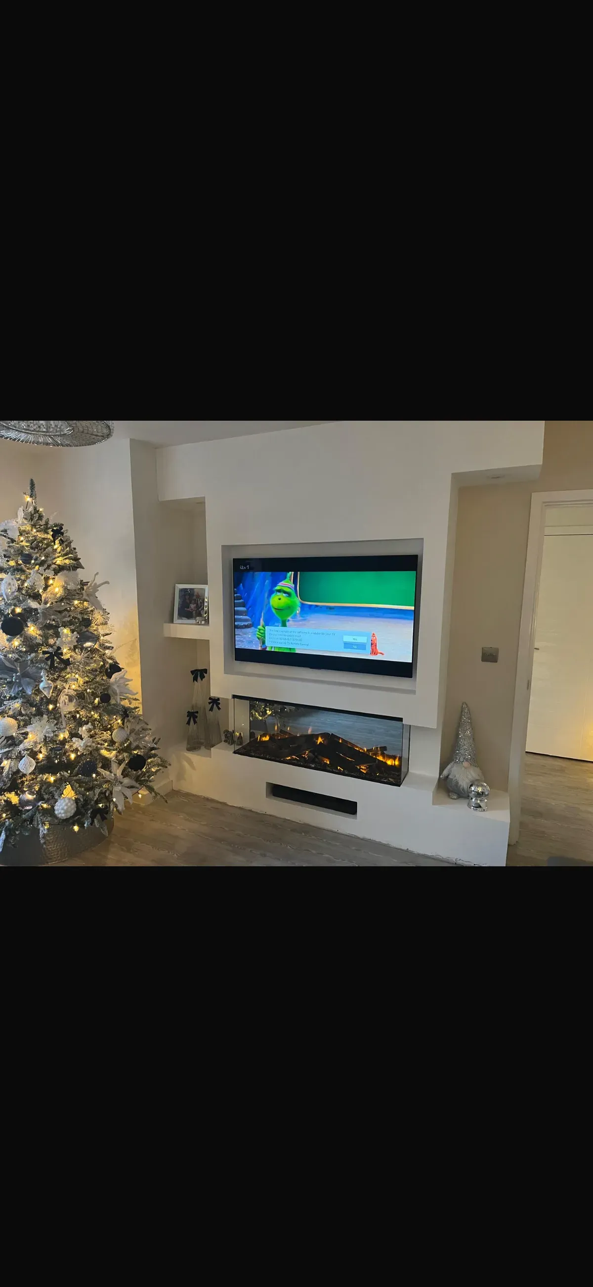 Media walls & interior woodwork image background image