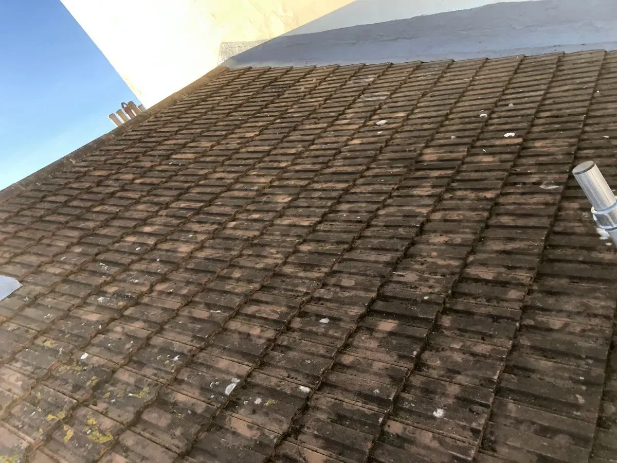 Roof replacement image background image