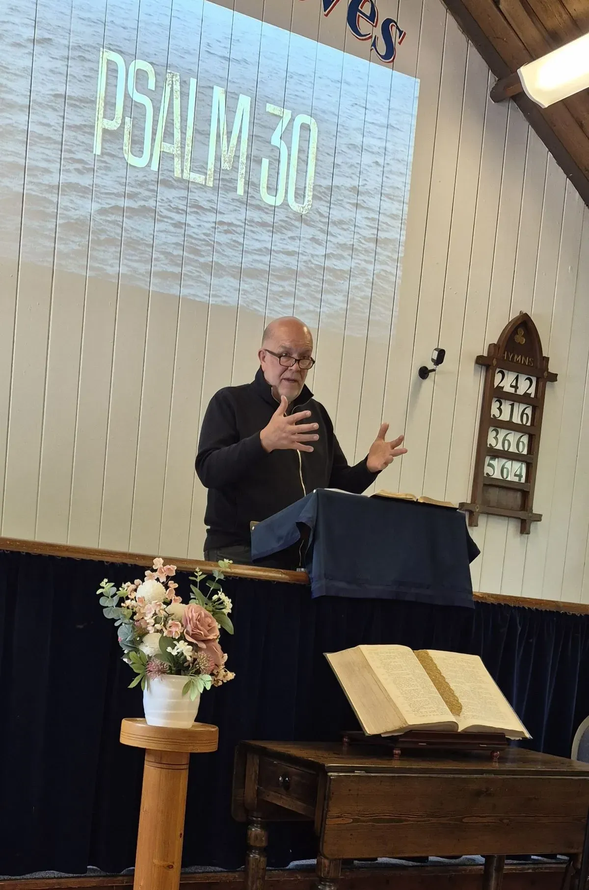 Sunday Worship Services image background image