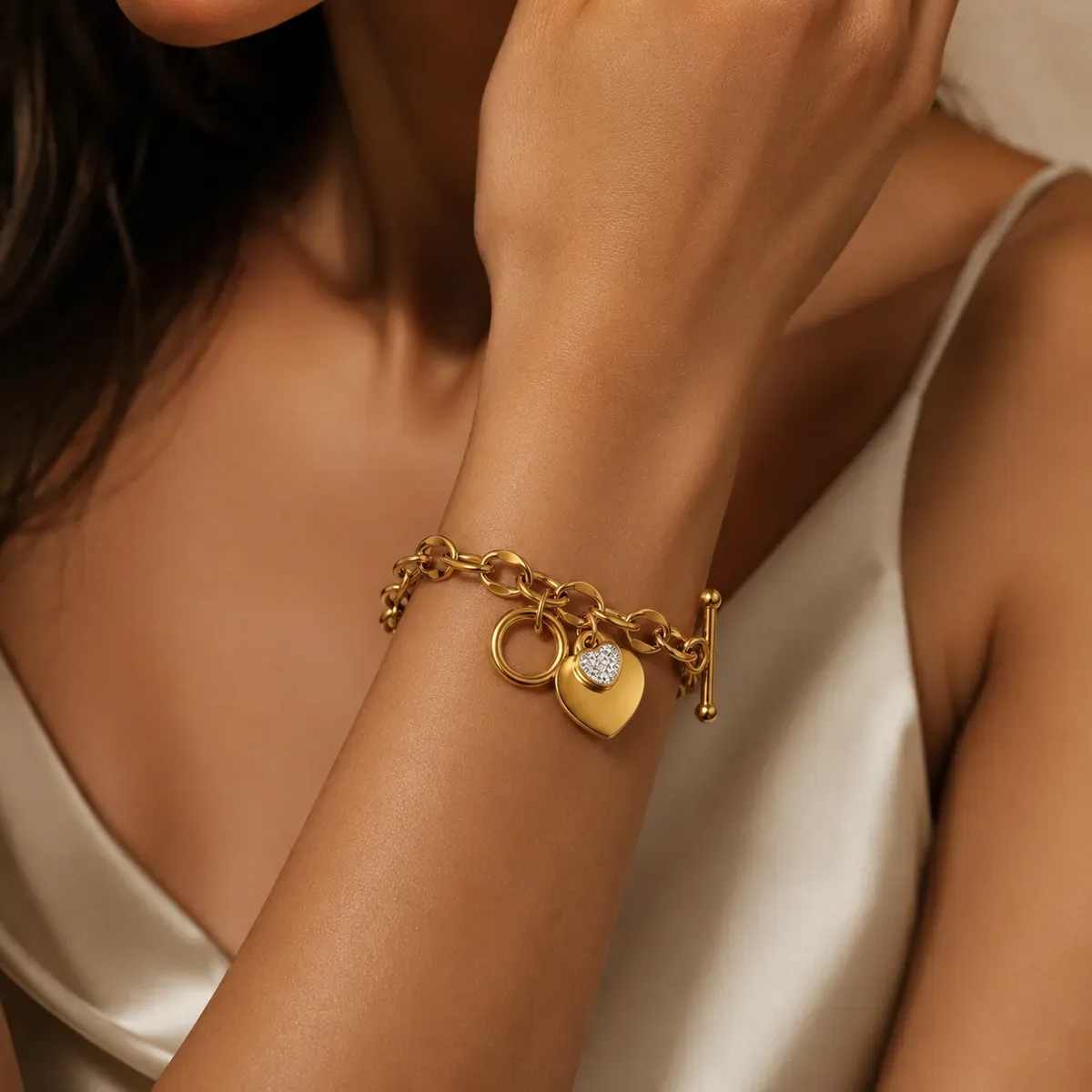 8216223625090-bh7t7mkk7y1uylcxd23g9-sadie-gold collection background image