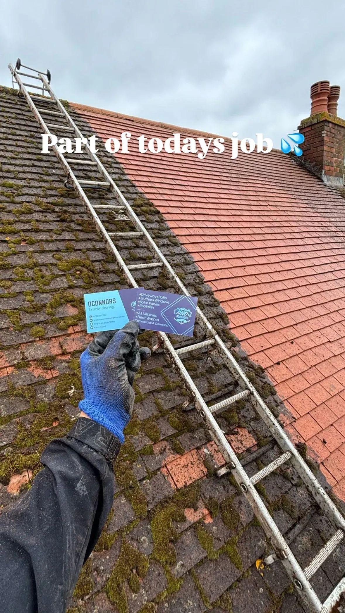 Roof cleaning image background image