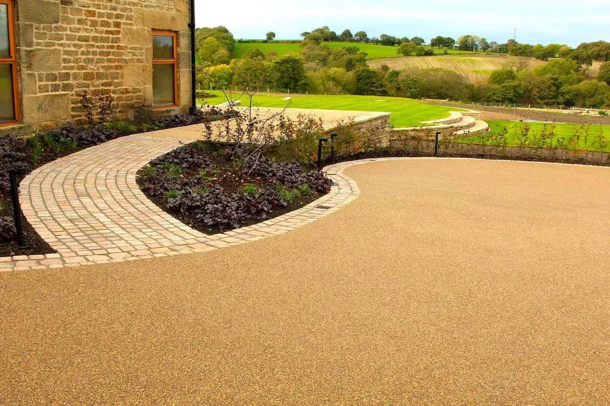 Driveway cleaning image background image