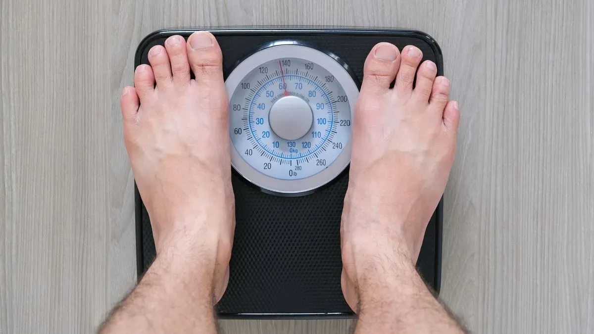 Client receiving weight loss treatment in a friendly environment