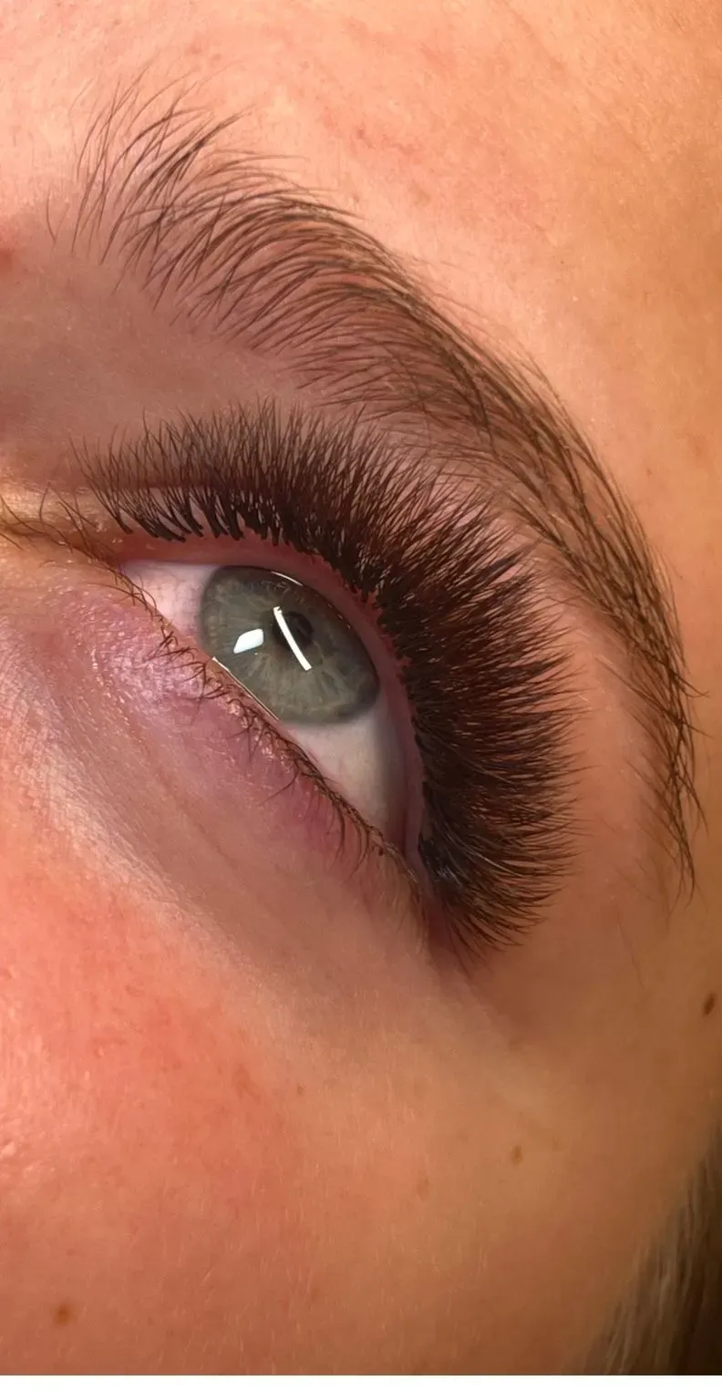 Eyebrow Tinting image background image
