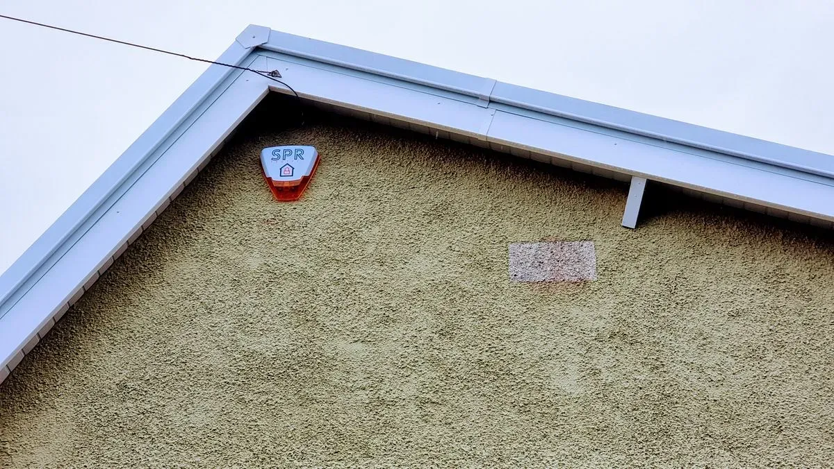 Alarm system installed with visible bell-box deterrent