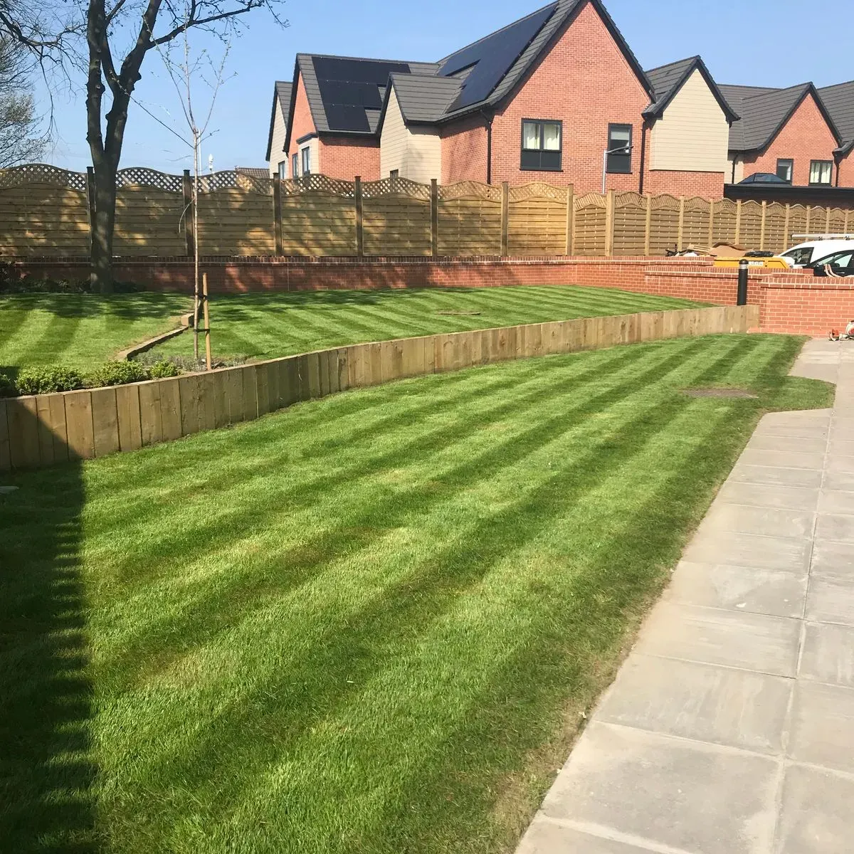 Garden clean-up image background image