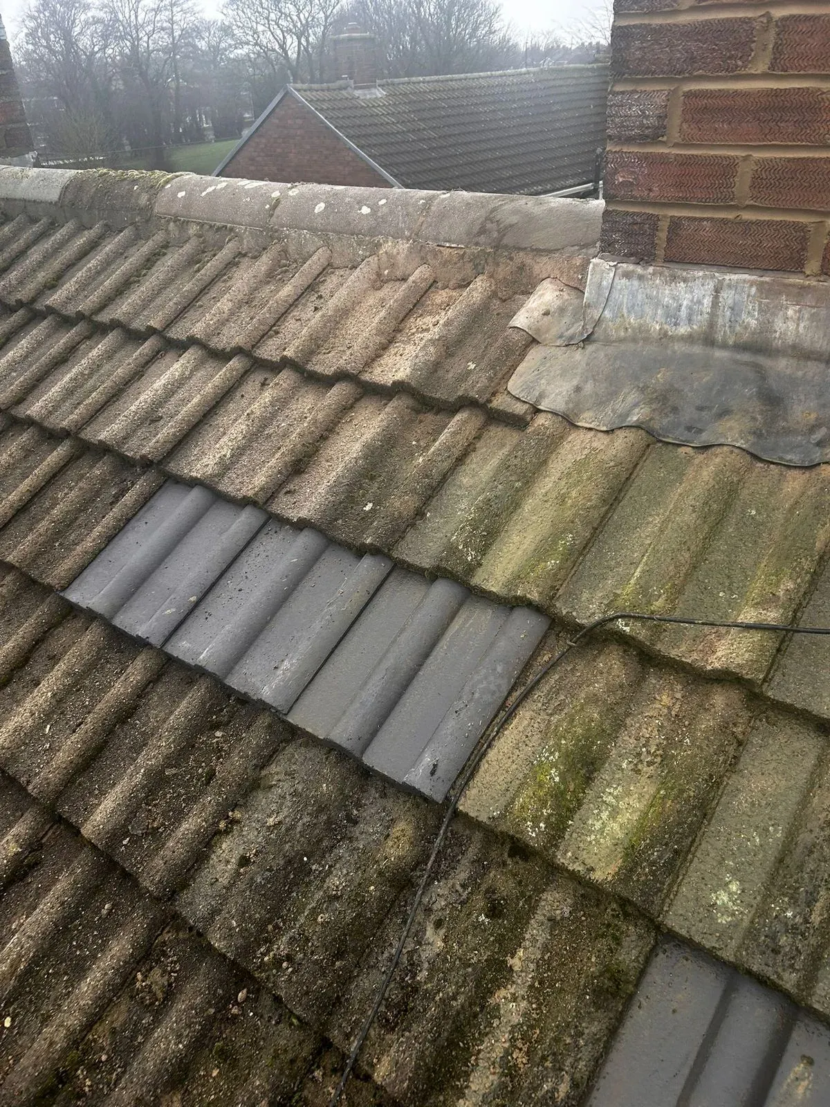 Roof maintenance image background image